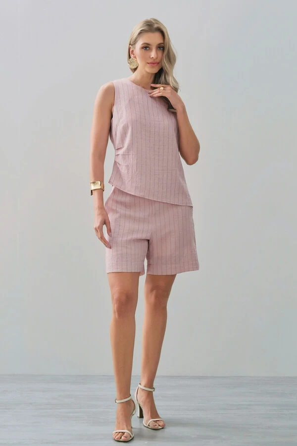 Conjunto de Linho Listrado de Blusa Regata Assimétrica Lateral Franzida e Shorts