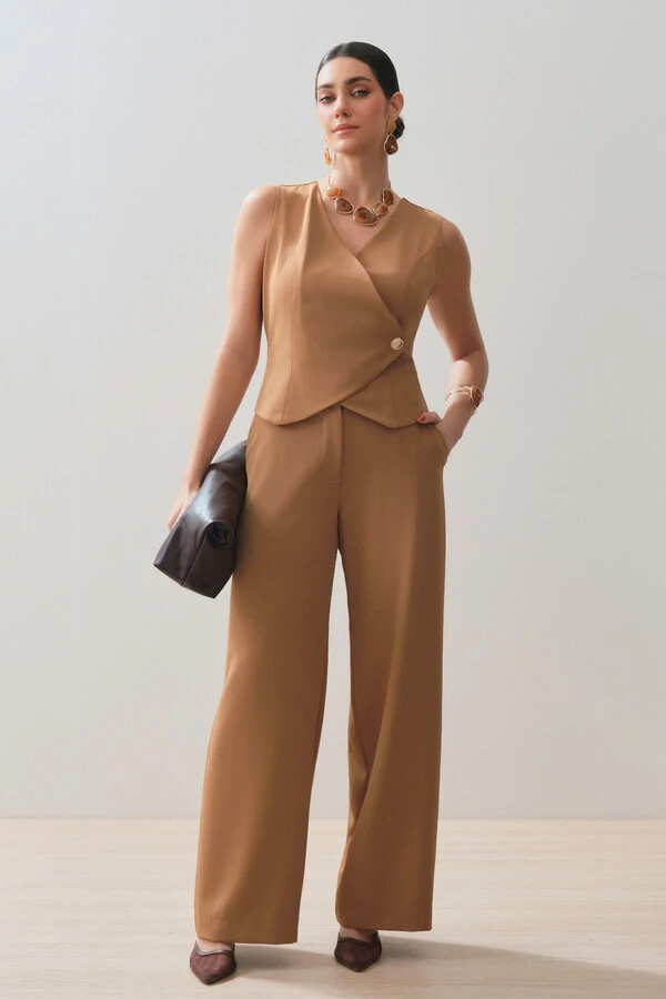 Conjunto de Alfaiataria de Colete e Pantalona Gold