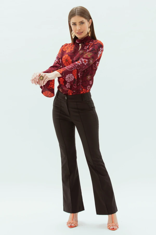 Blusa floral étnica manga longa evasé gola dobrada pérola decote gota vazado