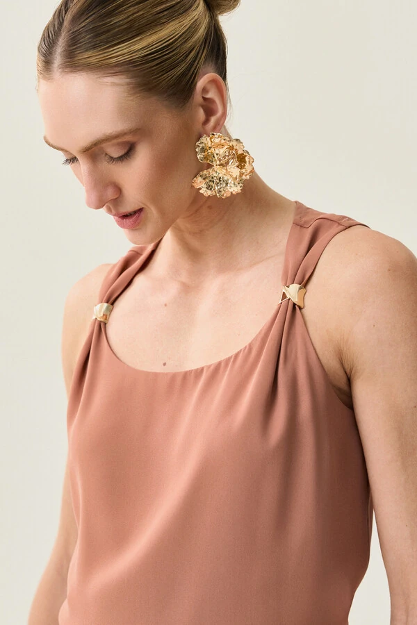 Conjunto de Blusa Regata Omro Gold e Saia Midi Evasê