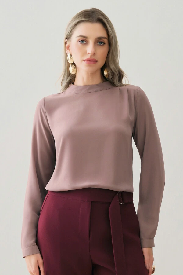 Blusa Assimétrica Manga Longa Punho Gola Baixa Ombro Esquerdo Pregas Triple