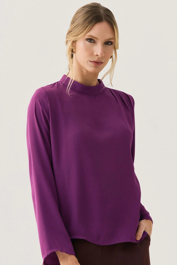 Blusa Assimétrica Manga Longa Evasê Gola Baixa Pregas Ombro Esquerdo