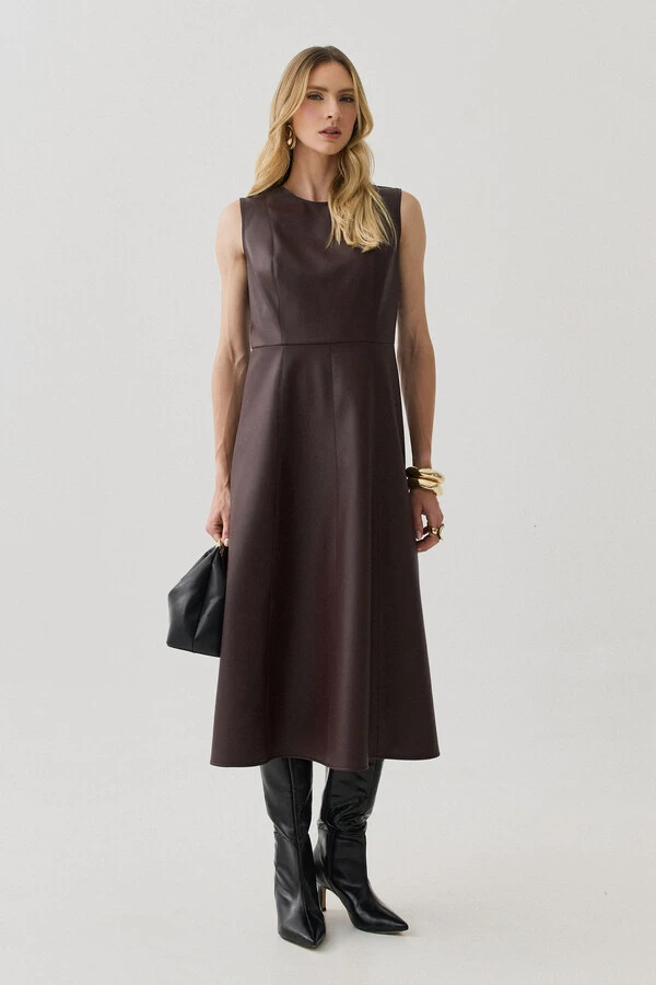 Vestido Midi Evasê Regata de Couro Recortes