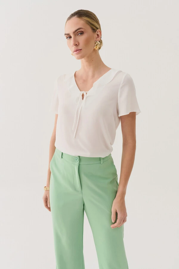 Blusa Decote V Babado Laço