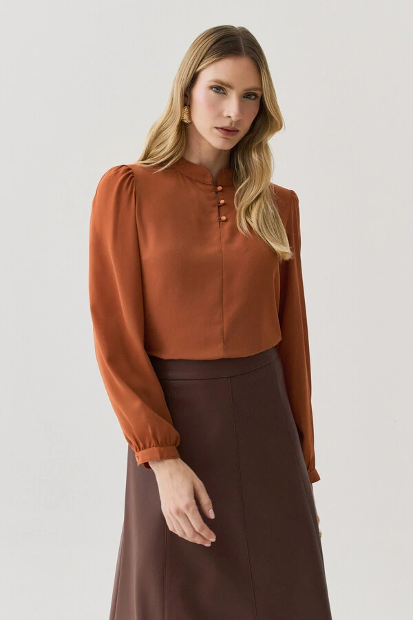 Blusa Manga Longa Punho Gola Baixa Mini Botões Triple