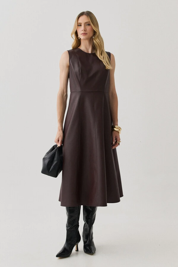 Vestido Midi Evasê Regata de Couro Recortes
