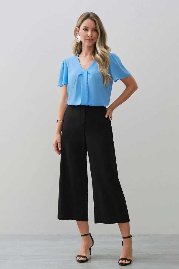Blusa Decote V Pregas Laço