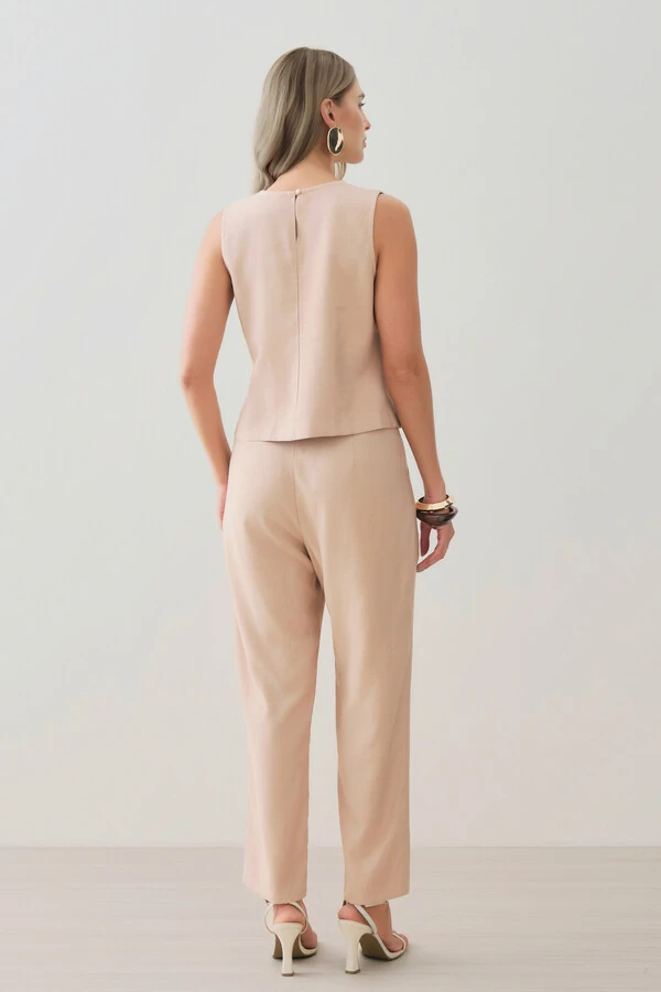 Conjuntode Alfaiataria de Regata Crop Transpassada e Calça Reta