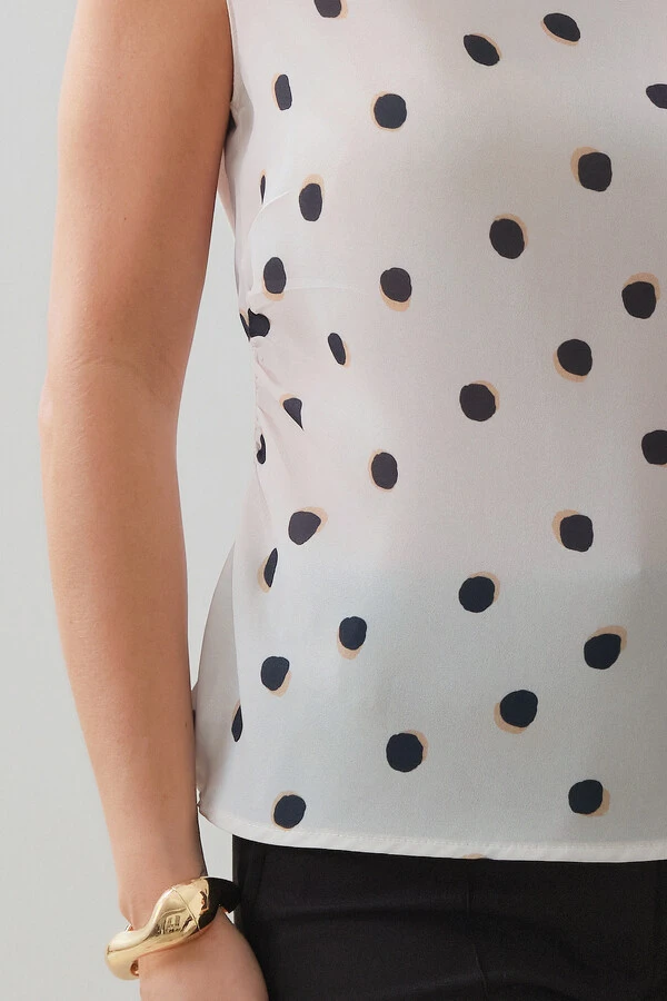 Blusa Assimétrica Poa Sobreposta Lateral Direita Franzida