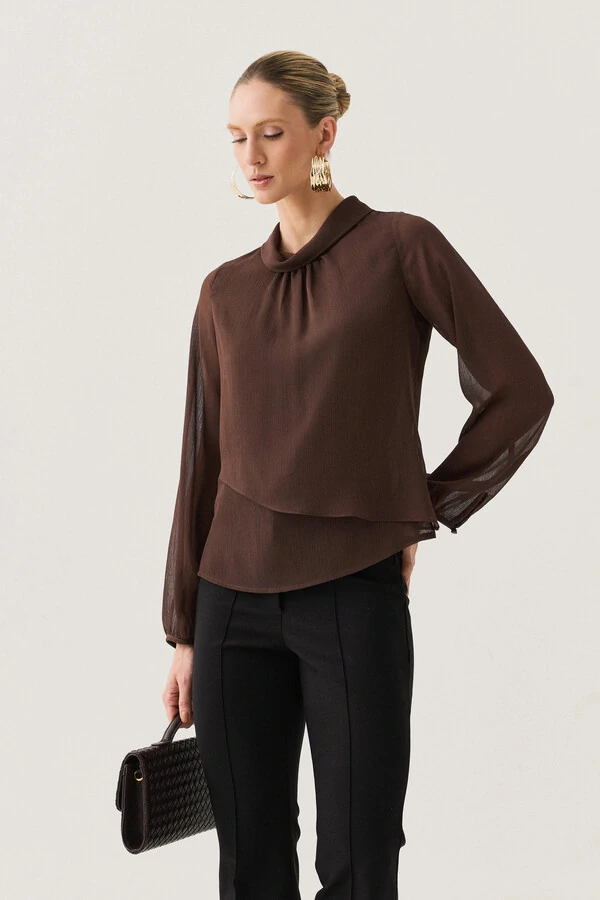 Blusa Dupla Transpassada Assimétrica de Chiffon Yoryu Manga Longa Gola Dobrada