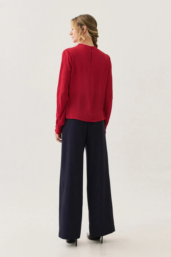 Blusa Assimétrica Manga Longa Punho Double Gola Careca Baixa Ombro Direito Pregas Double