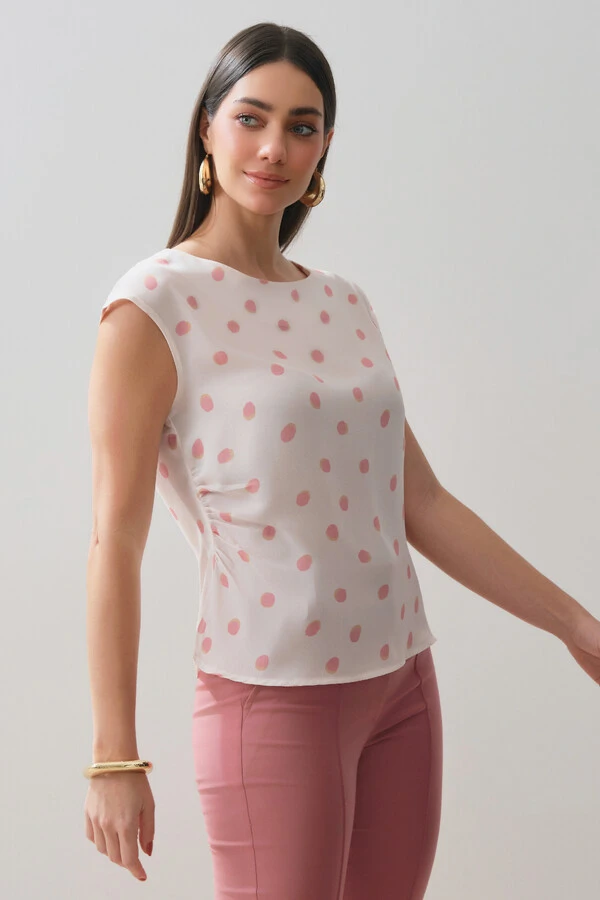 Blusa Assimétrica Poa Sobreposta Lateral Direita Franzida