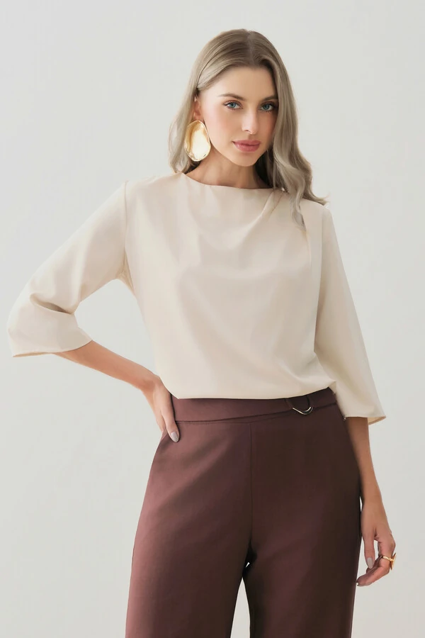 Blusa Assimétrica Manga 3/4 Pregas Ombro Esquerdo