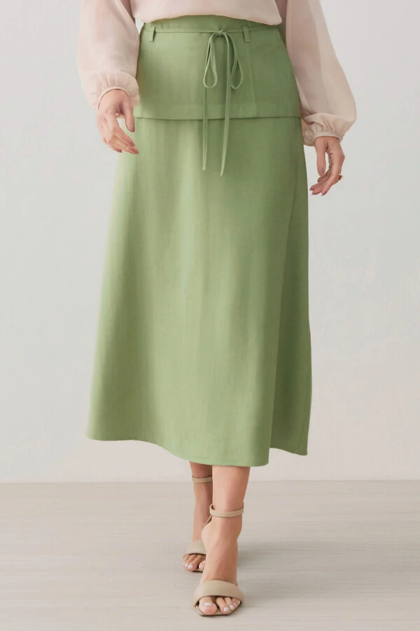 Saia Midi Evasê Prega Passante Cinto Fino