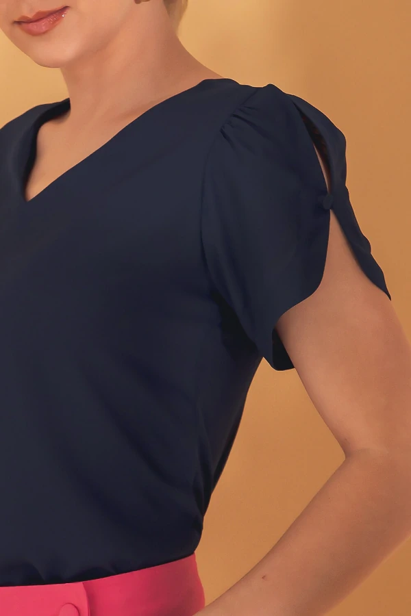 Blusa manga aberta botão forrado