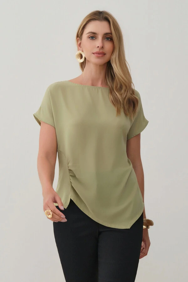 Blusa Assimétrica Manga Morcego Lateral Franzidos