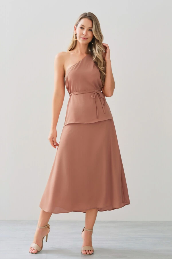 Conjunto de Blusa Regata Assimétrica Um Ombro Só Prega Cinto e Saia Midi