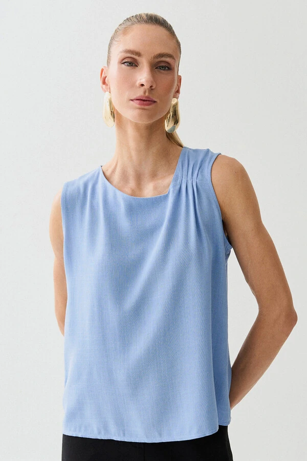 Regata Assimétrica Decote V Ombro Pregas