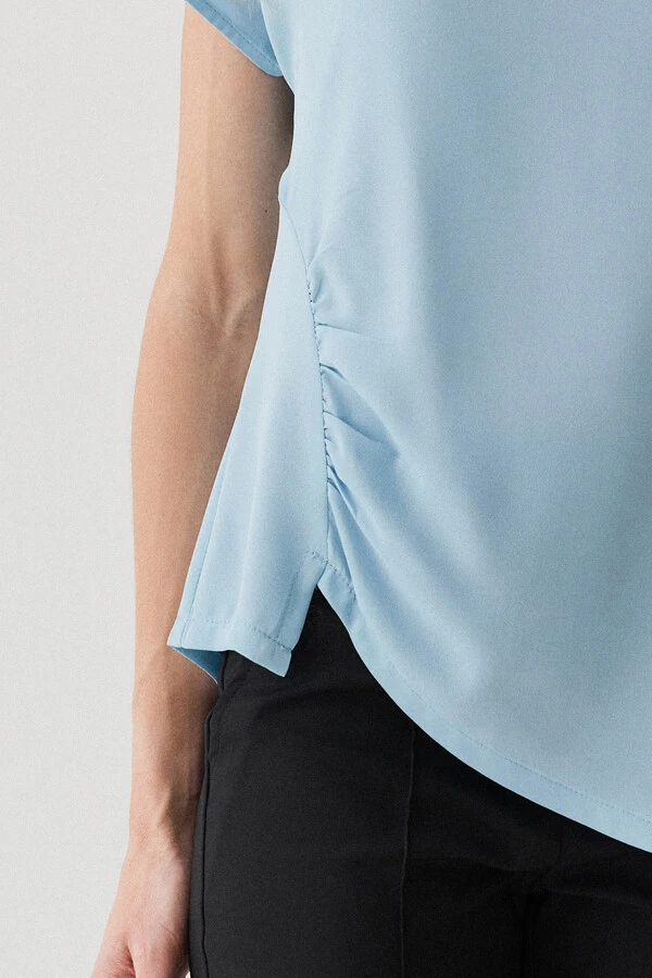 Blusa Assimétrica Manga Morcego Lateral Franzidos