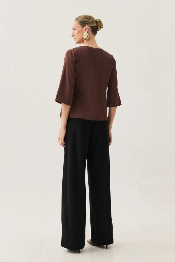 Blusa Assimétrica Manga 3/4 Pregas Ombro Esquerdo