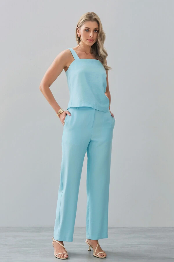 Conjunto de Alfaiataria Blusa de Alça Crop Assimétrica Lateral Franzida e Calça Reta Botão Forrado