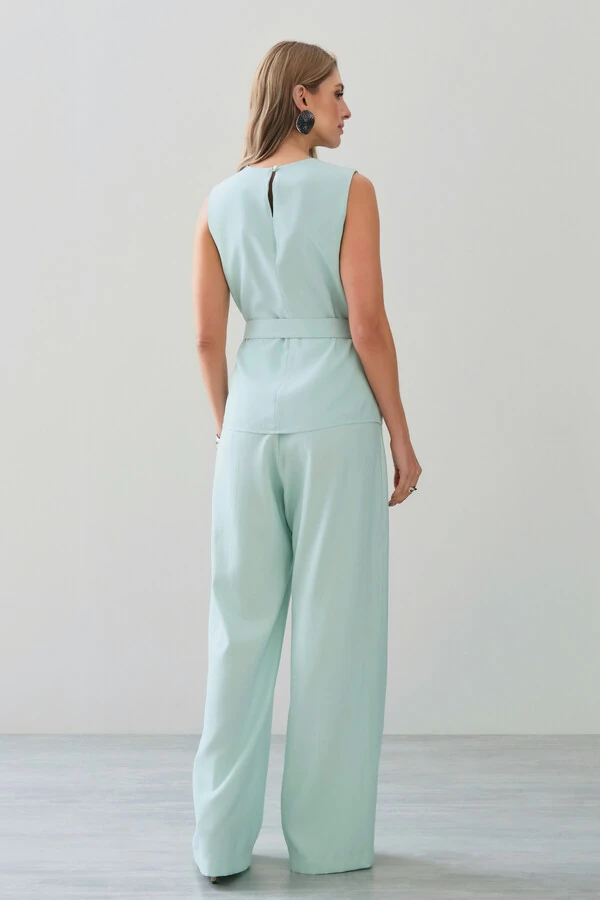 Conjunto de Alfaiataria de Blusa Regata Cinto e Calça Wide Leg