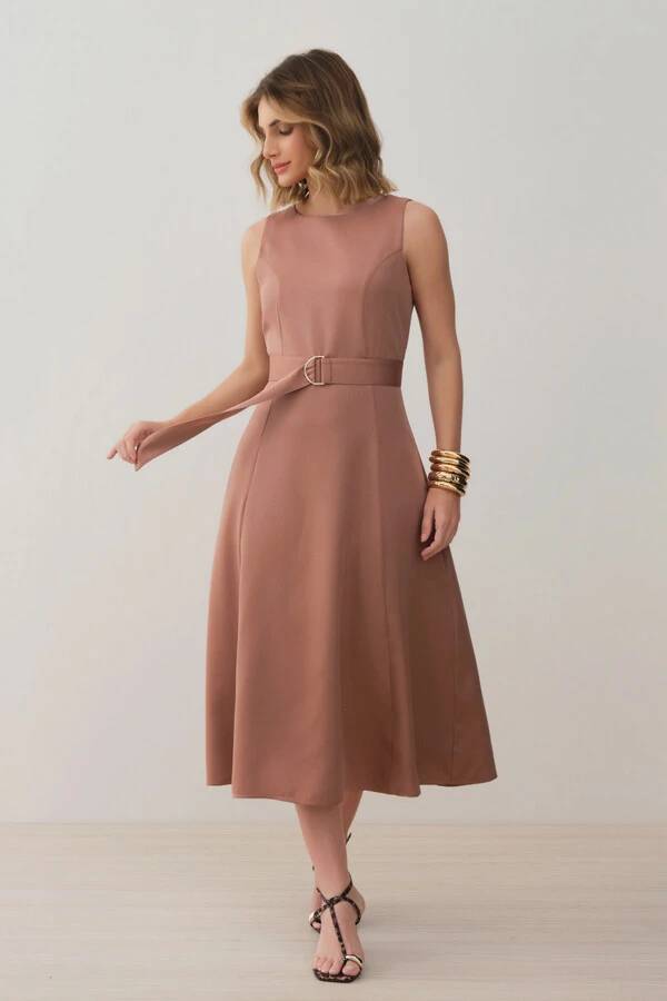 Vestido Midi Evasê Regata de Alfaiataria Recortes Cinto Fivela Gold