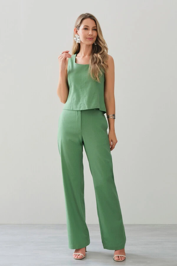 Conjunto de Linho de Blusa Regata Crop Recortes e Calça Reta Botão Forrado