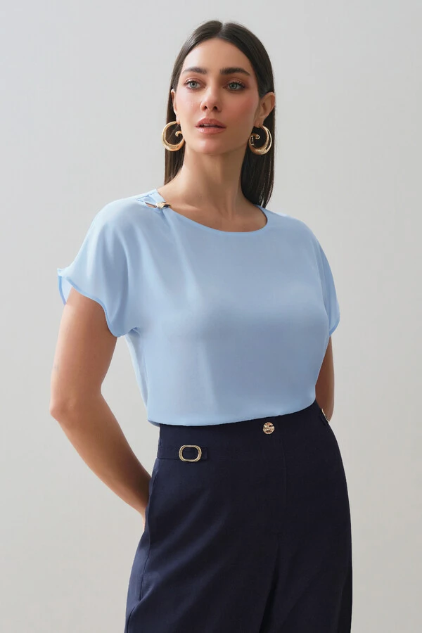 Blusa Manga Morcego Decote Cut Out Gold