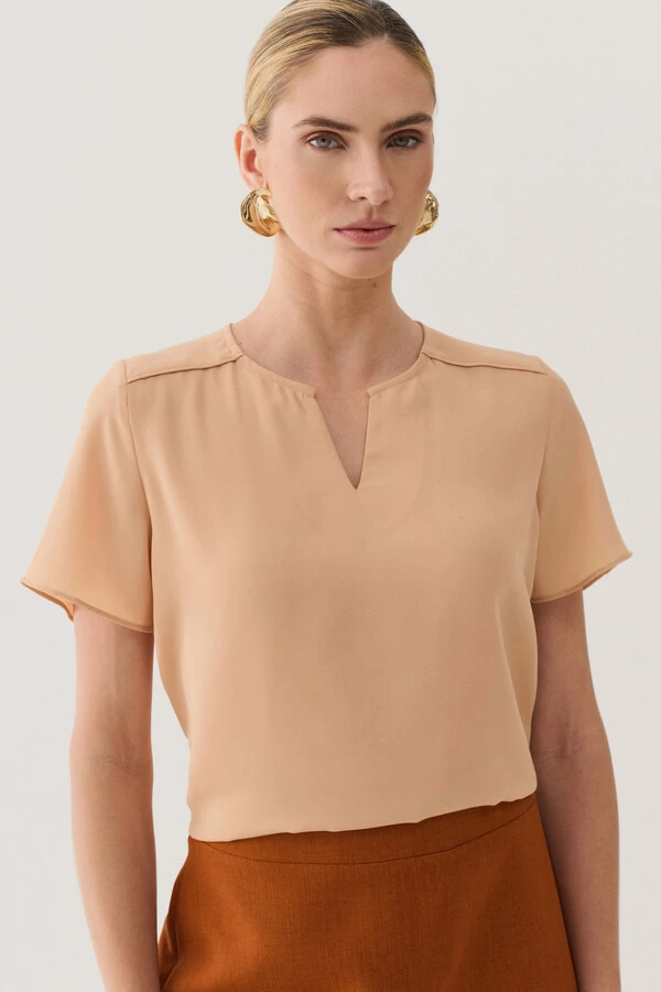 Blusa Decote Cavado Ombro Nervura