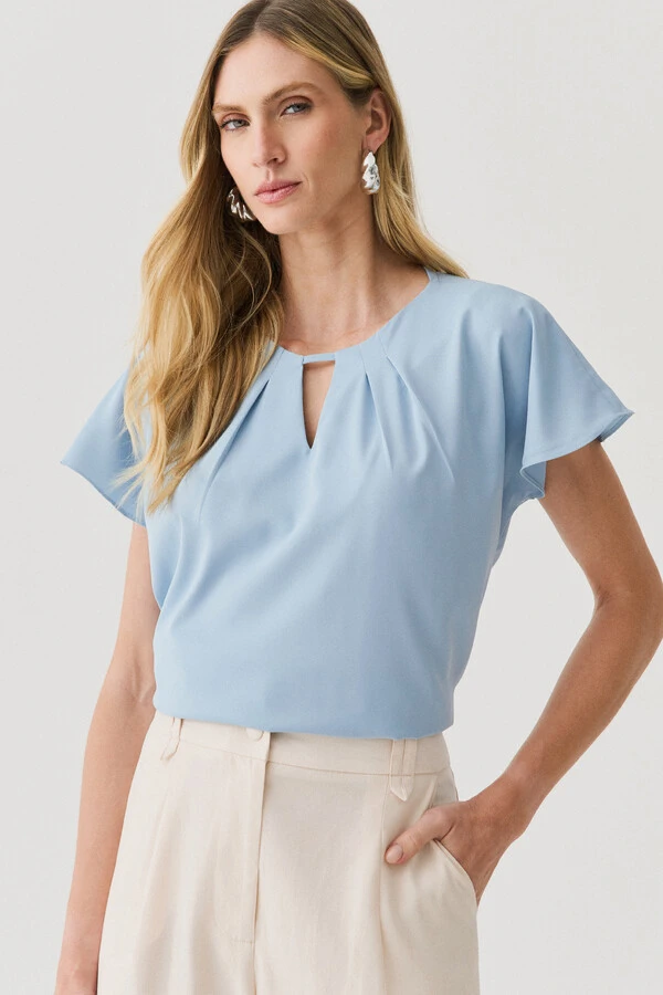 Blusa Manga Morcego Evasê Decote Cut Out Pregas