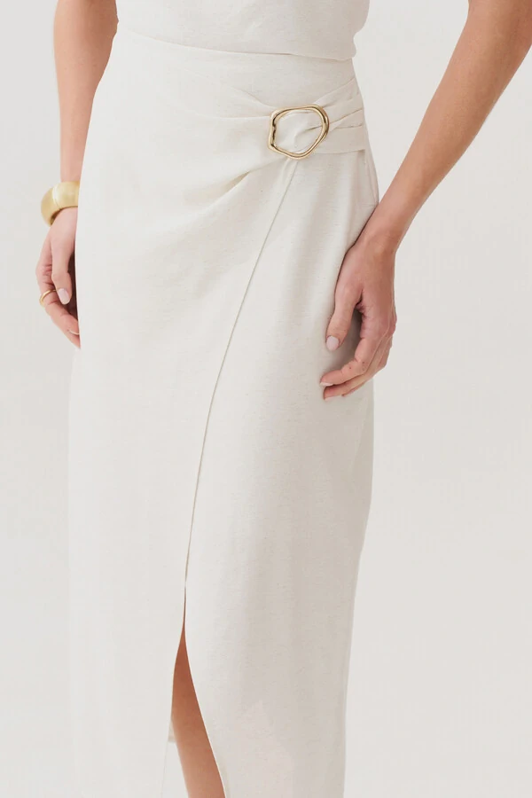 Conjunto de Linho de Blusa Regata Crop Decote V Pence e Saia Midi Transpassada Gold