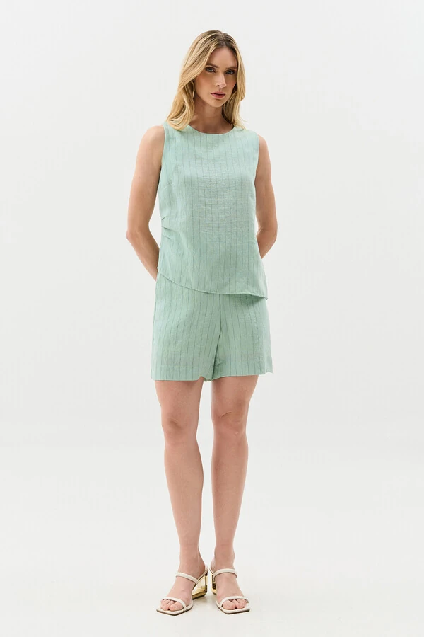Conjunto de Linho Listrado de Blusa Regata Assimétrica Lateral Franzida e Shorts