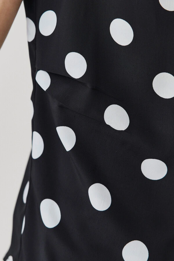 Regata Assimétrica Poa Cintura Direita Pregas