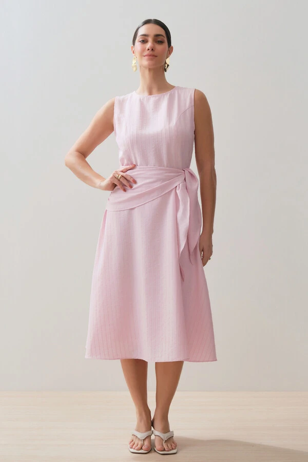 Vestido Midi Regata de Textrua Listrada Cintura Faixa Franzida