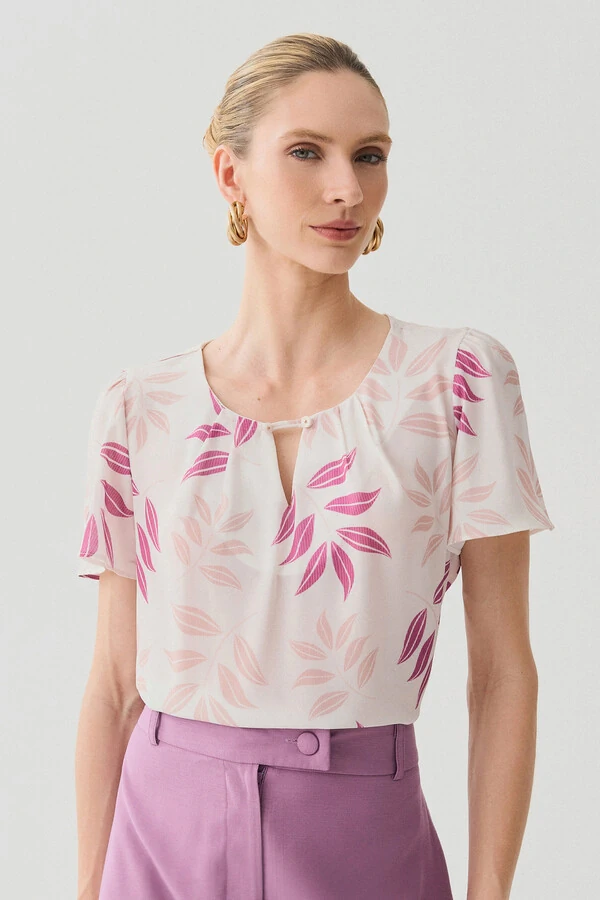 Blusa Folhagem Manga Evasê Decote Vazado