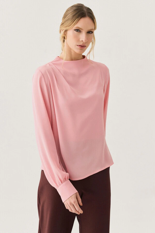 Blusa Assimétrica Manga Longa Punho Double Gola Careca Baixa Ombro Direito Pregas Double