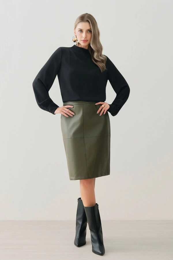 Blusa Assimétrica Manga Longa Punho Double Gola Careca Baixa Ombro Direito Pregas Double