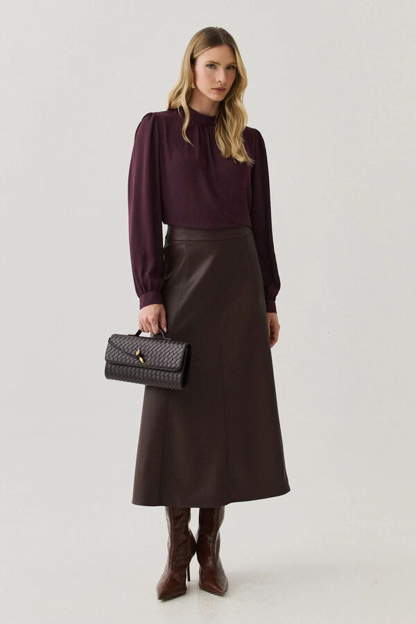 Saia Midi Evasê de Couro Recortes