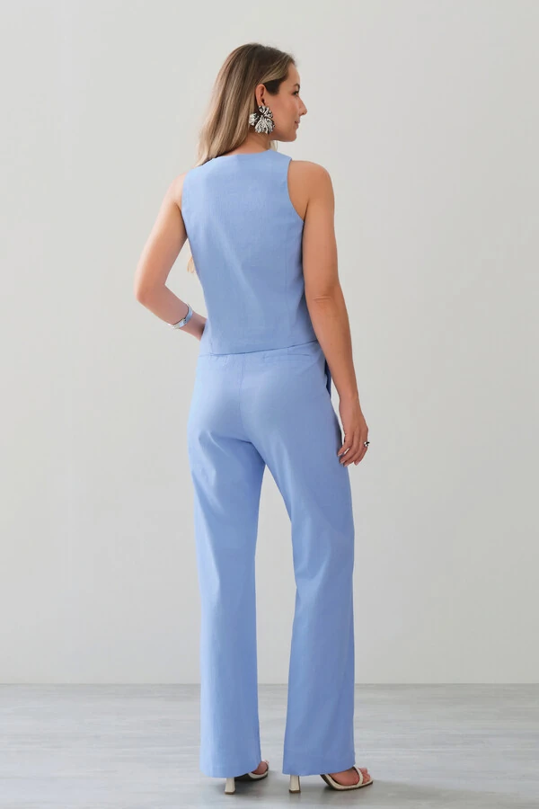 Conjunto de Linho de Blusa Regata Crop Recortes e Calça Reta Botão Forrado