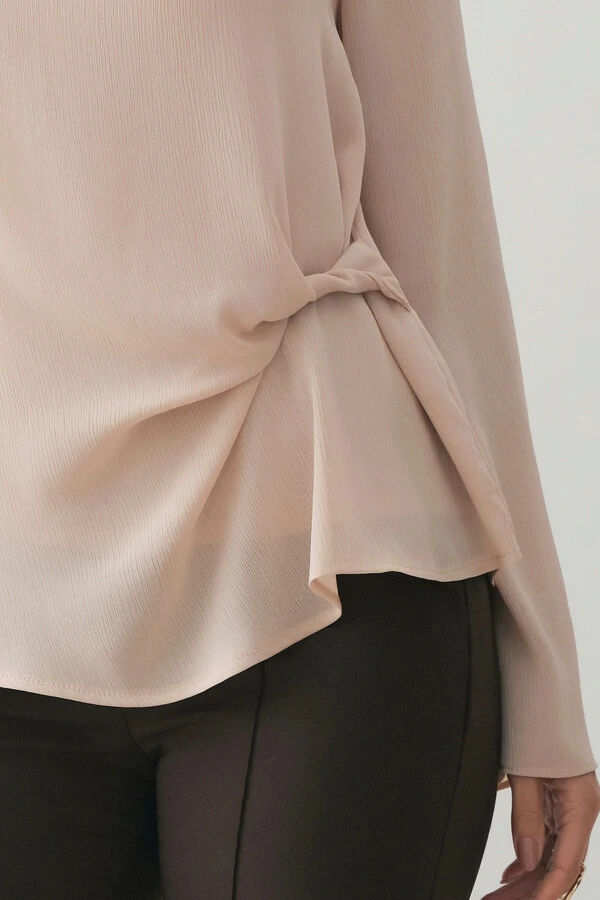 Blusa Dupla Assimétrica de Chiffon Yoryu Manga Longa Evasê Lateral Drapeada