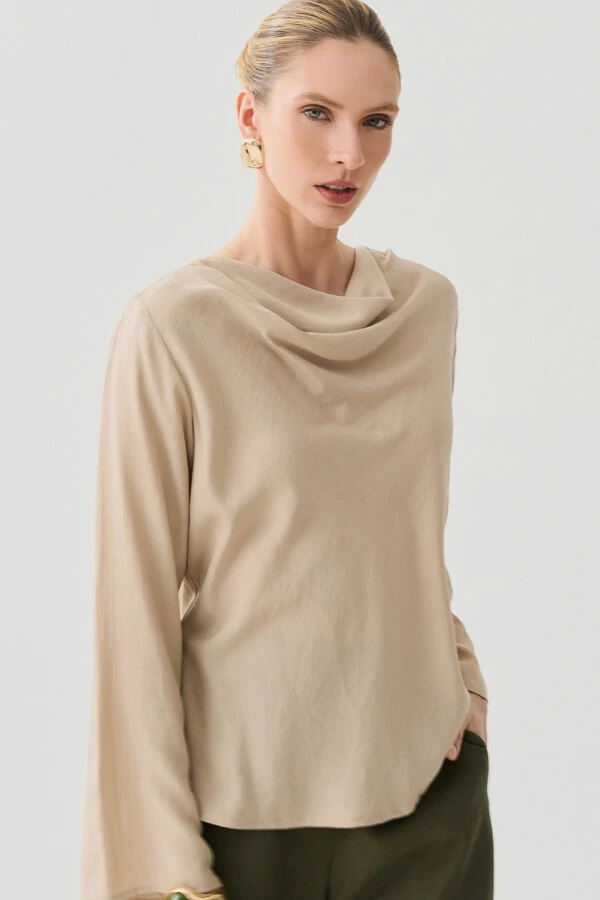 Blusa de Cetim Manga Longa Flare Decote Drapeado