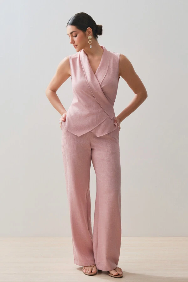 Conjunto de Colete Gola Smoking e Pantalona Slim