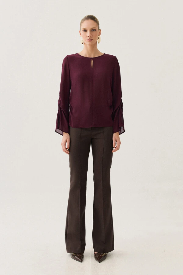 Blusa de Chiffon Yoryu Decote Gota Manga Longa Evasé Cut Out Franzida