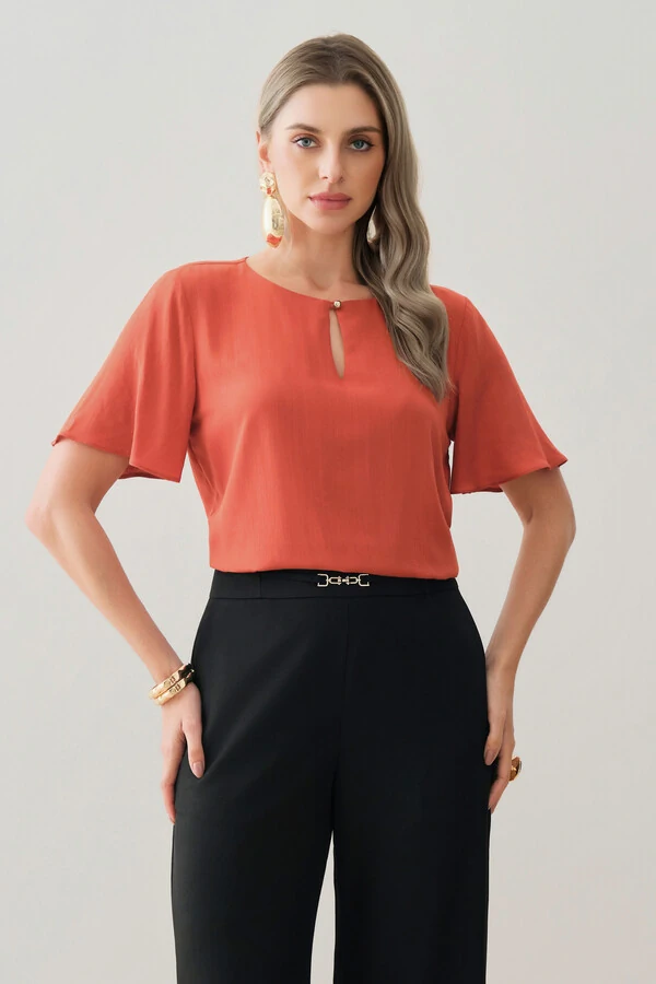 Blusa Manga Evasê Decote Vazado Gold