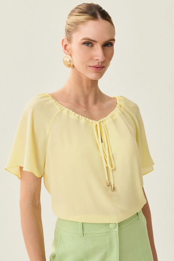 Blusa Manga Raglan Decote Canoa Laço Puxante Ponteira Gold