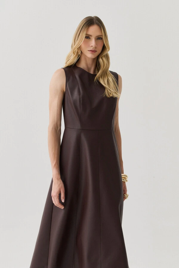 Vestido Midi Evasê Regata de Couro Recortes