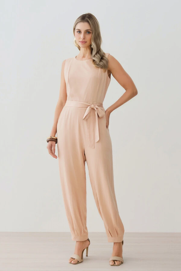 Macacão Regata Recorte Cenoura Cinto