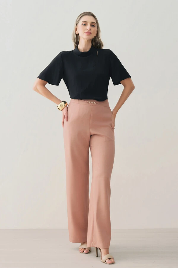 Blusa de Cetim Gola Dobrada Recorte Assimétrico Cut Out