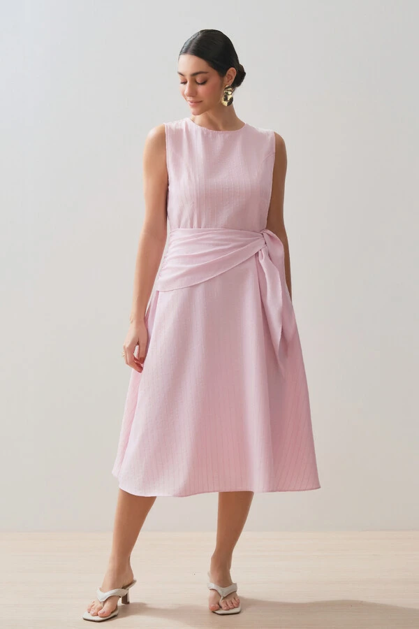 Vestido Midi Regata de Textrua Listrada Cintura Faixa Franzida